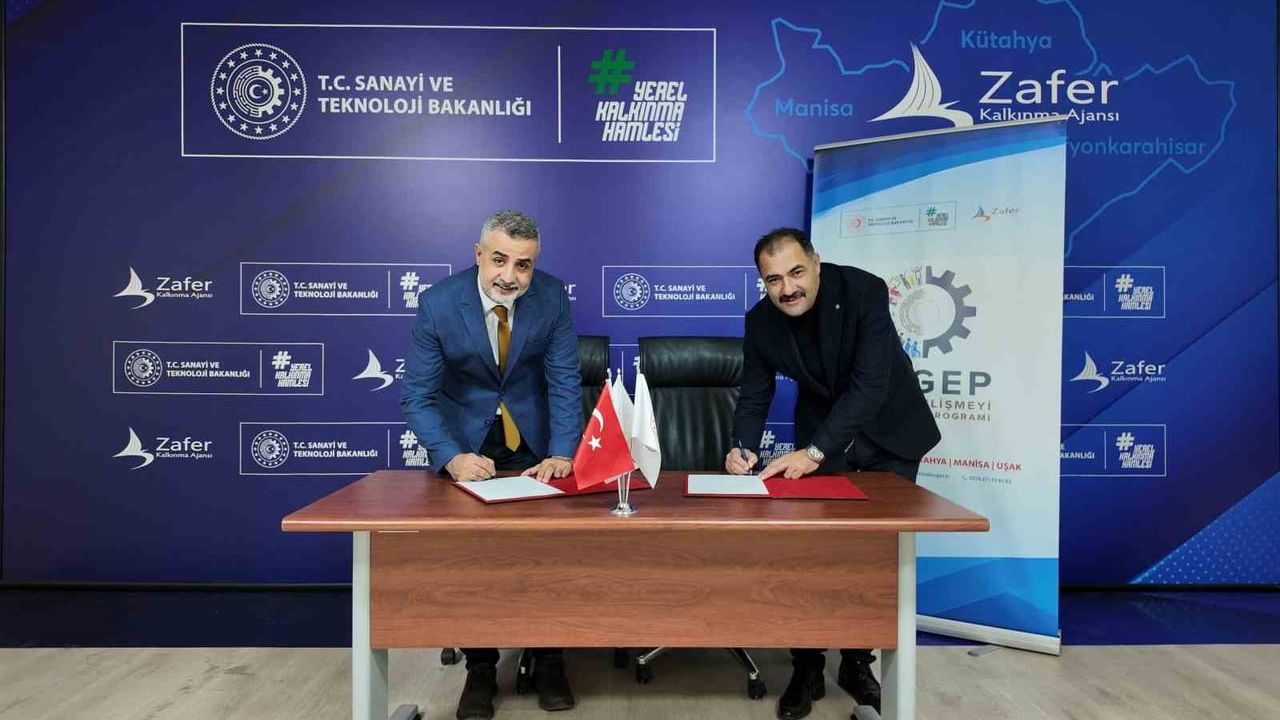 Demirci'de 1905 yapımı tarihi okul binası 'Demirci Halı Merkezi'ne dönüştürülecek