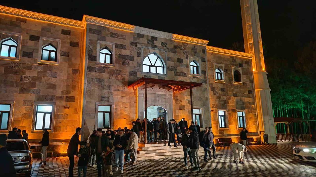 Demirci'de Regaip Kandili camilerde mevlid ve dualarla idrak edildi