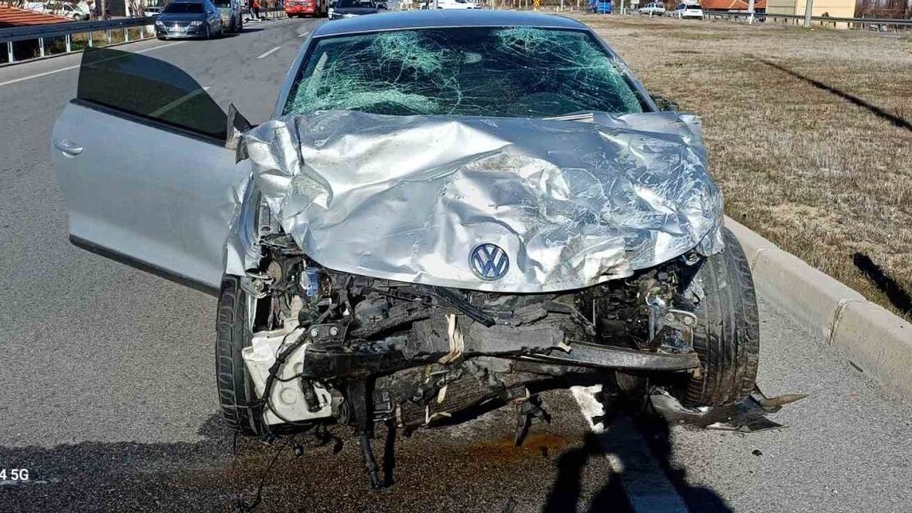 Denizli Acıpayam'da kavşak kazası: 73 yaşındaki sürücü yaşamını yitirdi