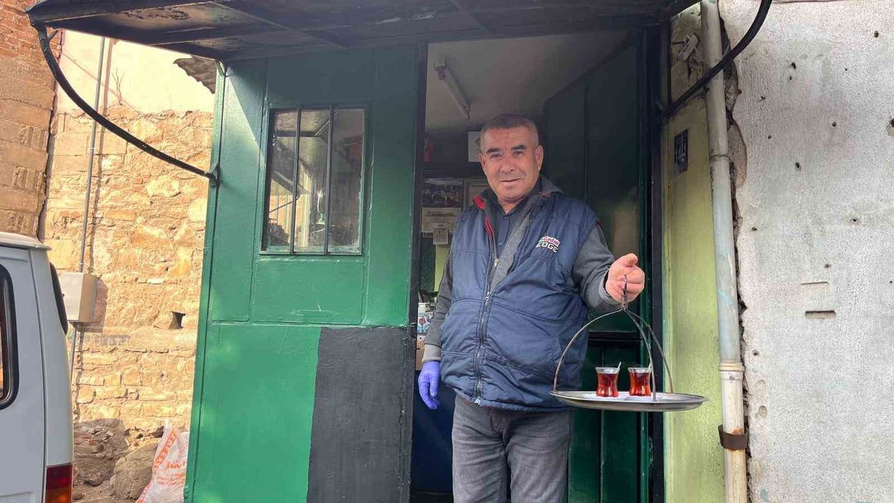 Denizli'de 50 yıllık çay ocağını sürdüren kahveci: Mehmet Başbuğ