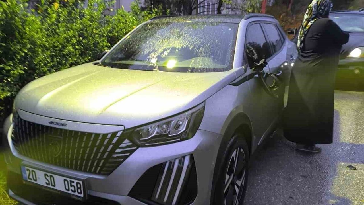 Denizli'de avukat site otoparkında yaklaşık 40 araca zarar verdi