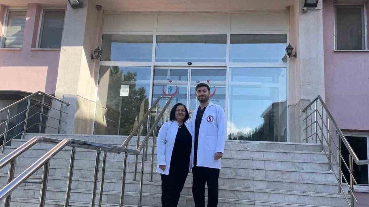 Denizli'de ebe anne ve doktor oğlu aynı hastanede birlikte hizmet veriyor