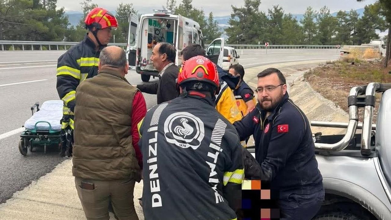 Denizli'de yoldan çıkan otomobil ağaca çarptı: 1 ölü, 1 yaralı
