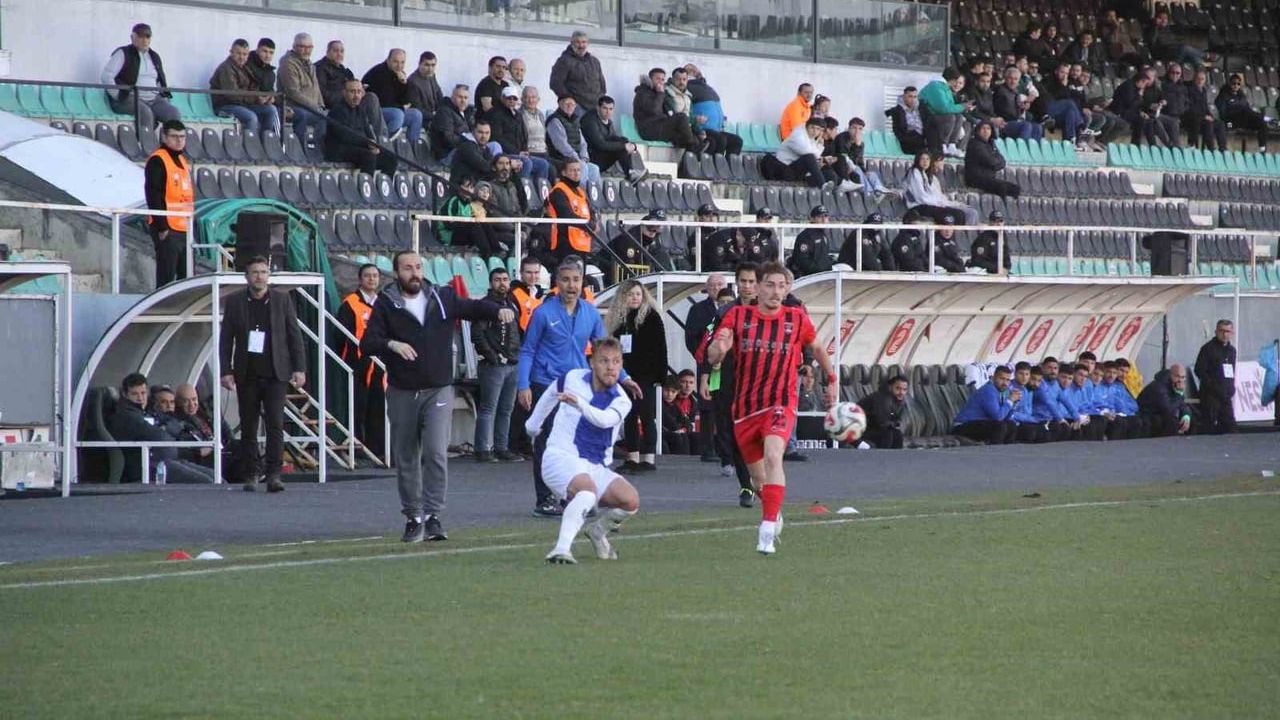 Denizli İdmanyurdu, Eskişehir Anadolu'yu 3-1 yenerek ilk yarıyı 26 puanla tamamladı