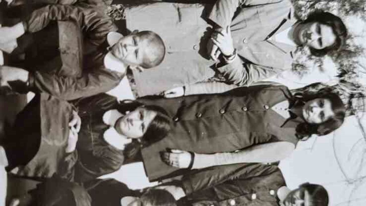 Denizli Zeytinköy'de Yıllar Sonra Buluşma: Eski Öğrenciler Münevver Yardım ile Bir Arada