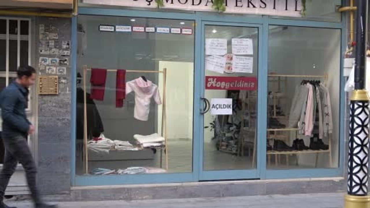 Deprem sonrası girişim: Hataylı Leyla Mine Akkuş Gümüşhane'de butik açtı