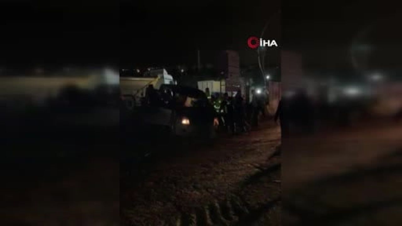 Derince'de maddi hasarlı kaza tartışması büyüdü: Sürücü birden fazla araca çarptı, linç girişimi kayıtlarda