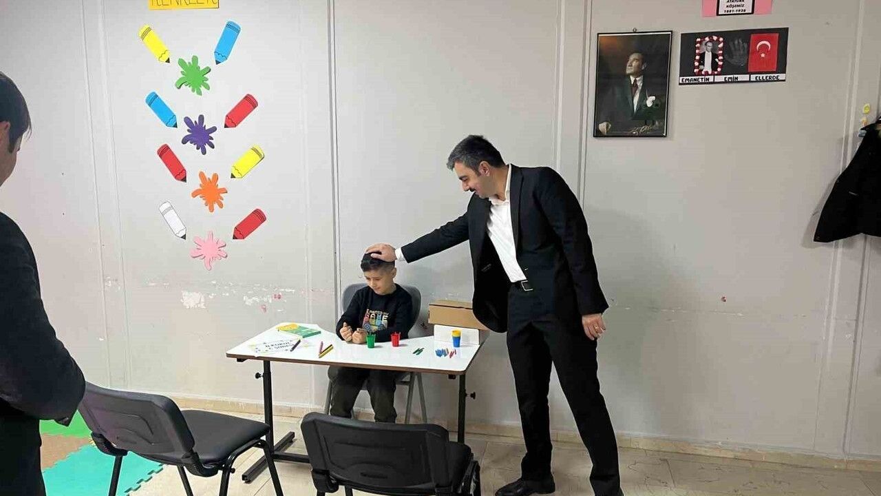 Dicle Kaymakamı Mustafa Atış, Şükrü Ayna Özel Eğitim Uygulama Okulu’nu ziyaret etti