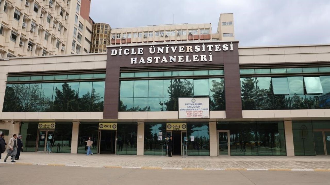 Dicle Üniversitesi'nde 'bıçak parası' iddiasıyla yargılanan Doç. Dr. M.T.K. görevine döndü