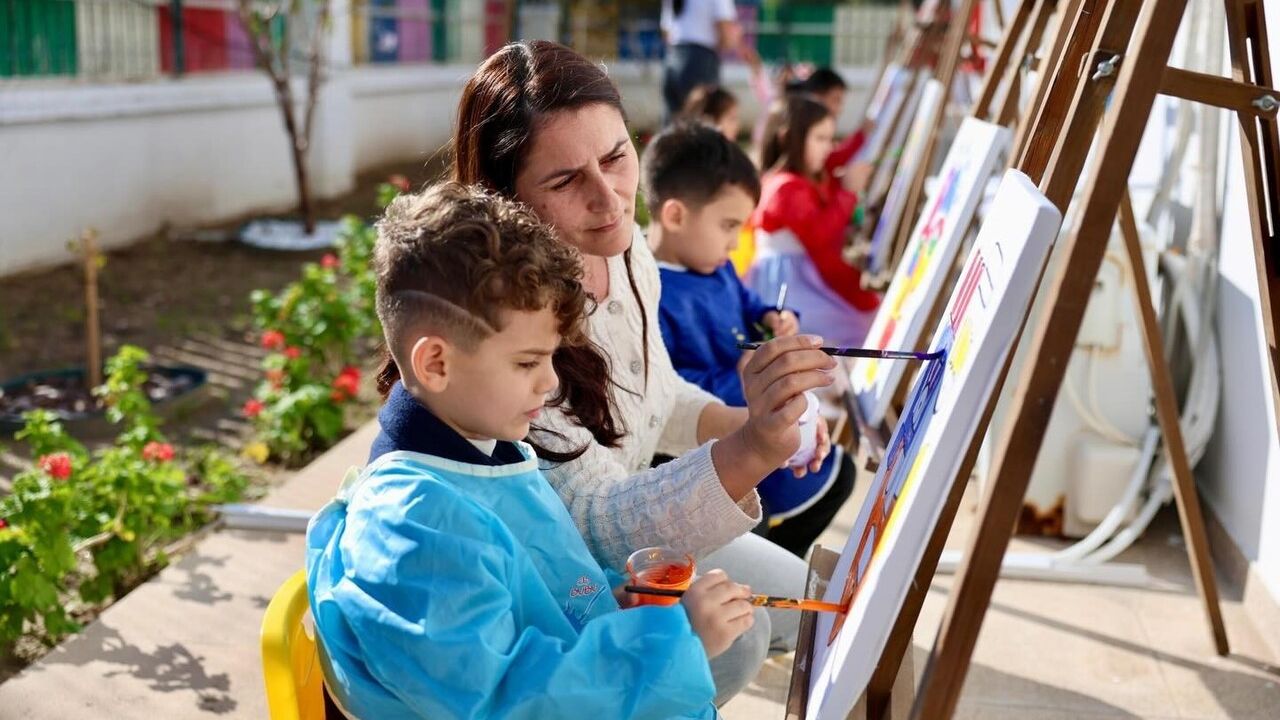 Didim'de Deniz Yıldızları Kreşi Öğrencilerinden Tuval Üzerine Resim Etkinliği