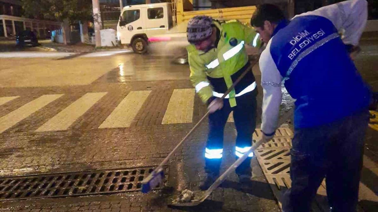 Didim'de sağanak yağış: Belediye ekipleri gece boyunca sahada