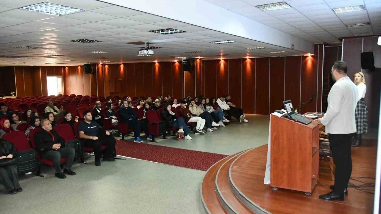 Didim MYO'da Öğrencilere Yurtdışı Eğitim ve Kariyer Fırsatları Semineri