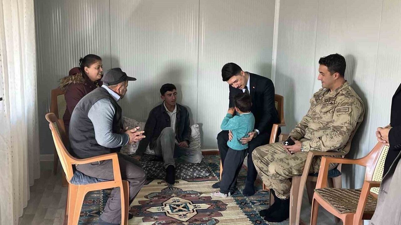 Digor Kaymakamı Ahmed Tayyip Kahraman, Eren Köyü'nde Vatandaşlarla Buluştu