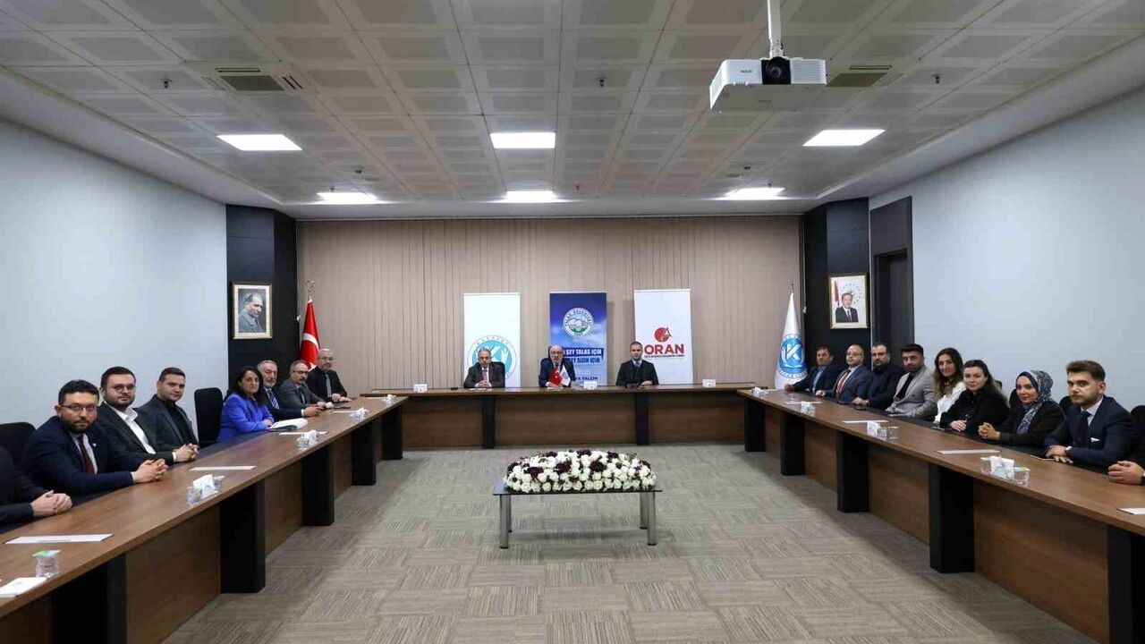 Dijital Görselleştirme ve Tasarım Araçları Eğitimi tamamlandı: Kayseri Üniversitesi koordinasyonunda sertifika töreni