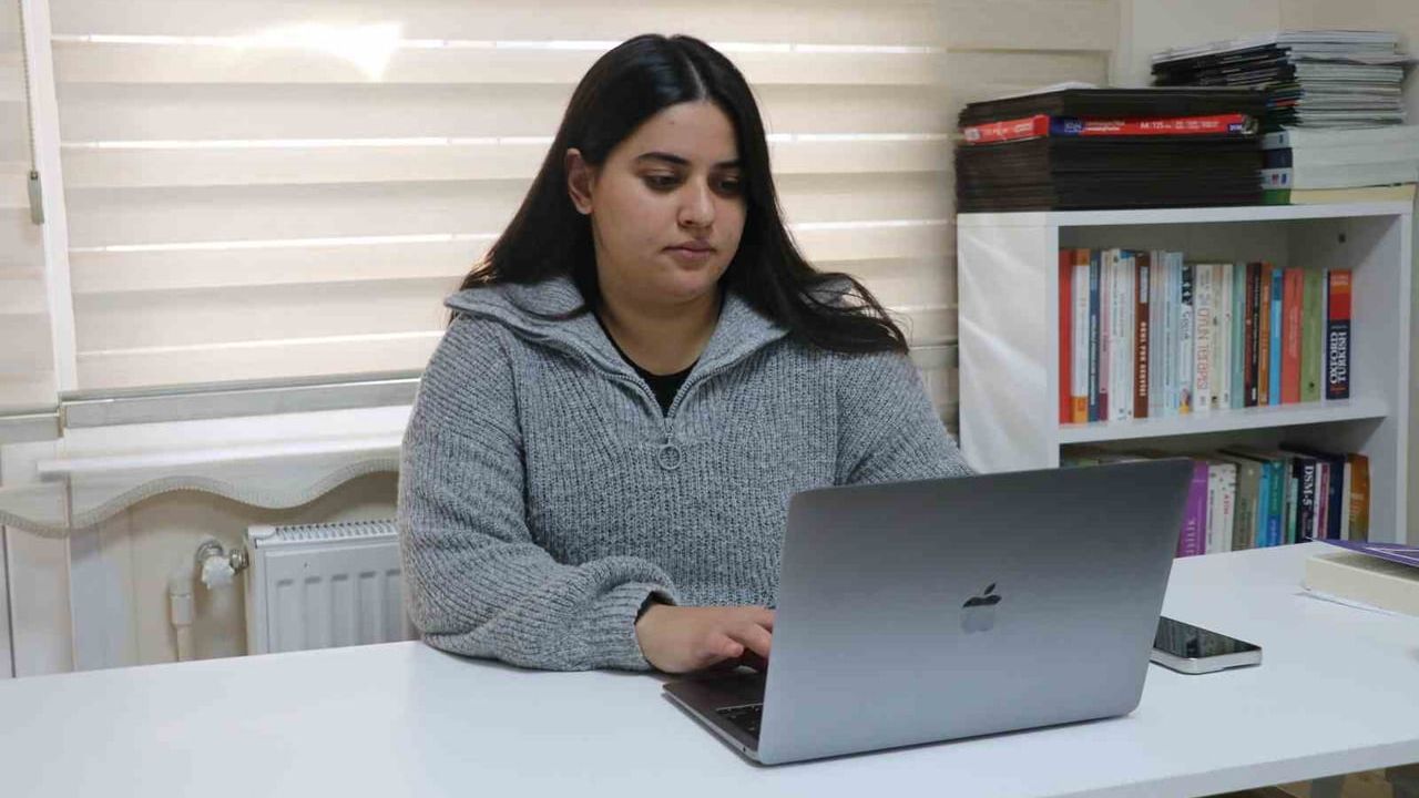 Dilara Arslan: Bilinçsiz Sosyal Medya Kullanımı İlişkilerde Güvensizlik ve Çok Yönlü Aldatmayı Tetikliyor