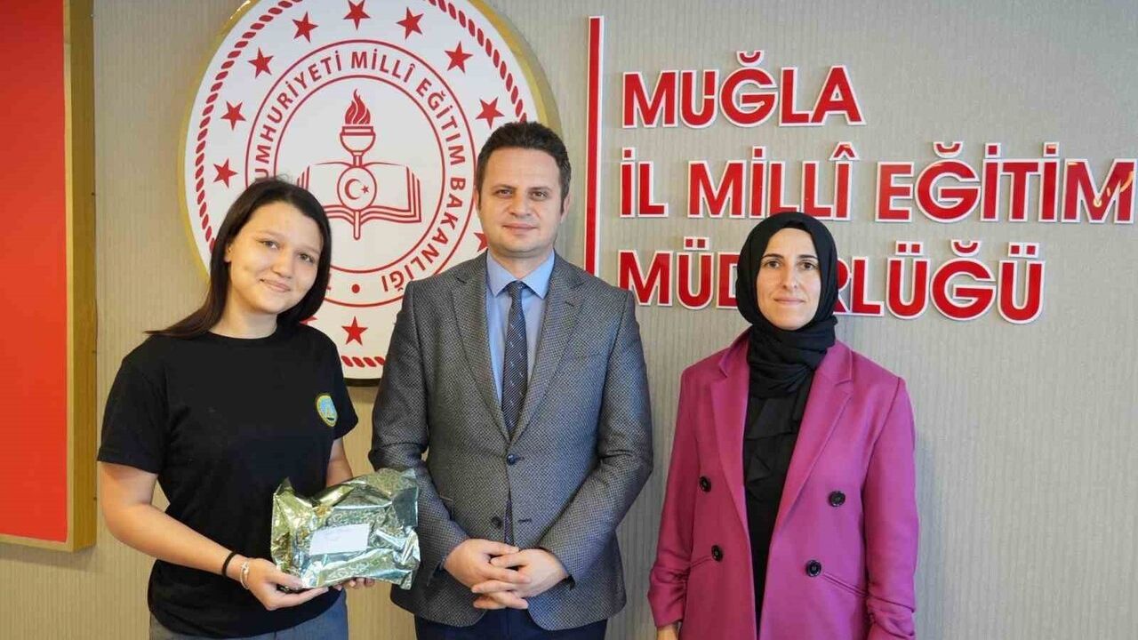 Dilimizin Zenginlikleri Projesi: Sözlük Tasarımı Yarışması'nda dereceye giren öğrencilere ödüller verildi