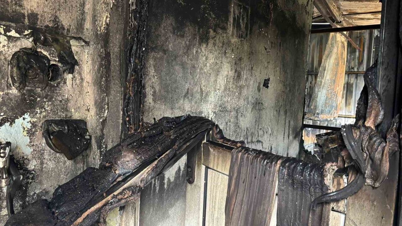 Dilovası'nda prefabrik ev yangını: Mahsur kalan 63 yaşındaki Asım Bal yaşamını yitirdi