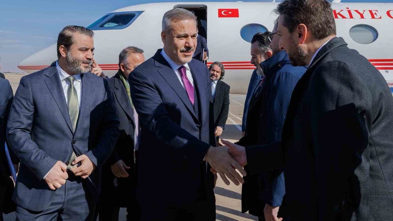 Dışişleri Bakanı Hakan Fidan Şam'a Gitti: Yaşar Güler ve İbrahim Kalın Eşliğinde Resmî Ziyaret