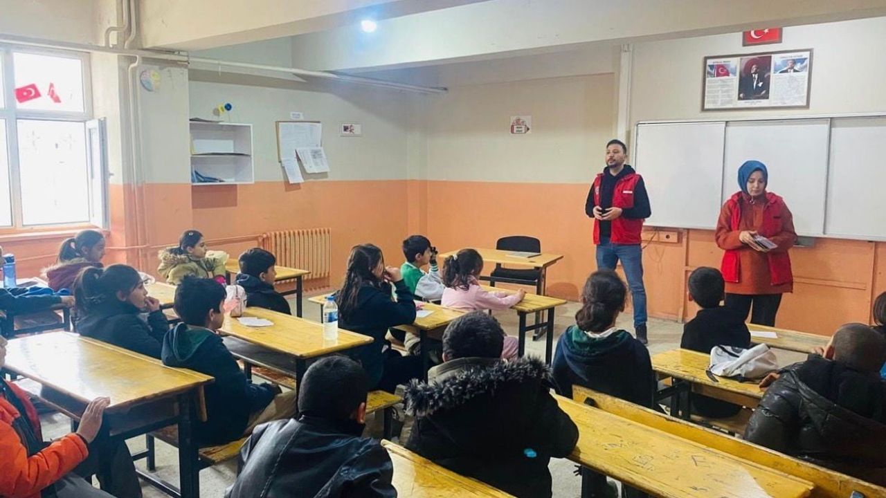 Diyadin'de "Merkezin Seninle Güzel" Projesi Atatürk Ortaokulu Öğrencileriyle Buluştu