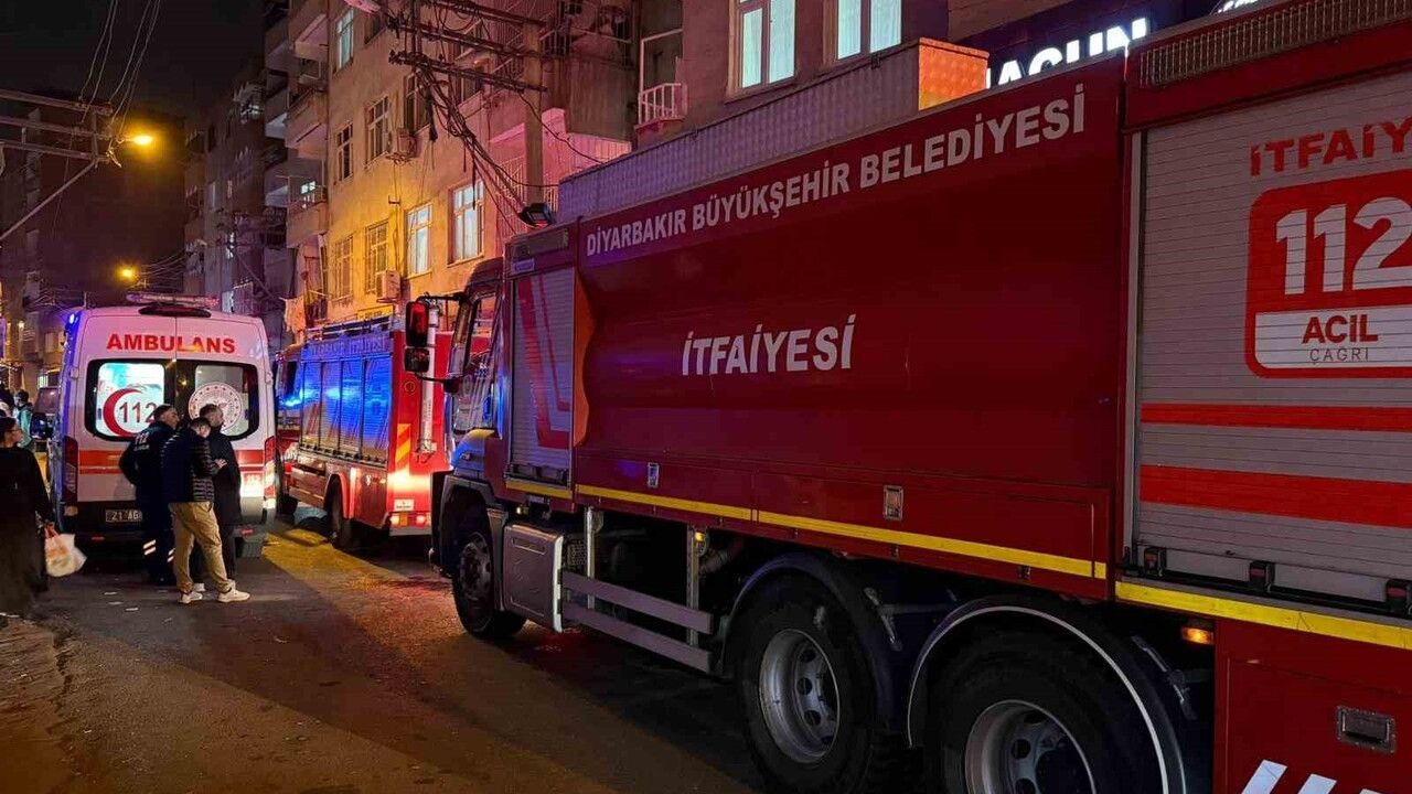 Diyarbakır Bağlar'da tartışma sonrası ev yangını: Bir kadın hastaneye sevk edildi
