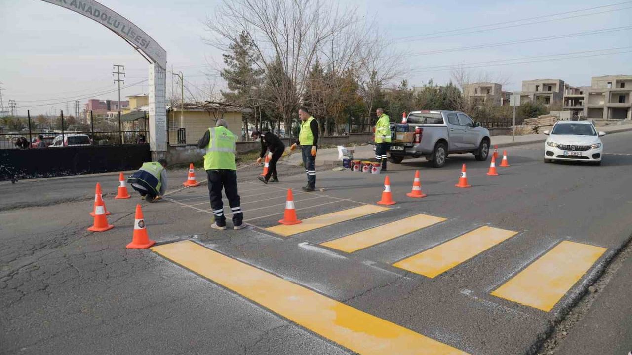 Diyarbakır Büyükşehir'in Yerinde Çözüm çalışmaları: Okul çevreleri, yollar ve sayaçlarda düzenleme