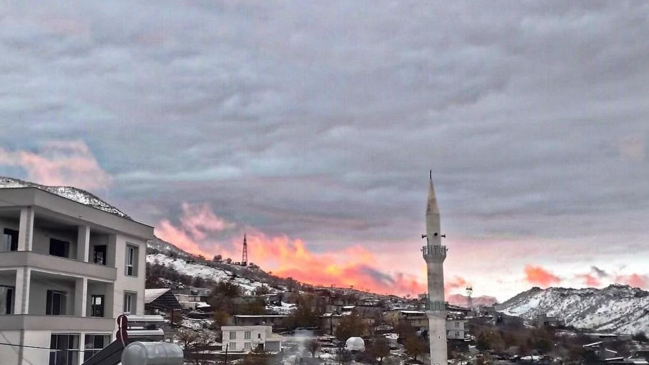 Diyarbakır Çermik'te kırsal mahalleleri mevsimin ilk karı kapladı