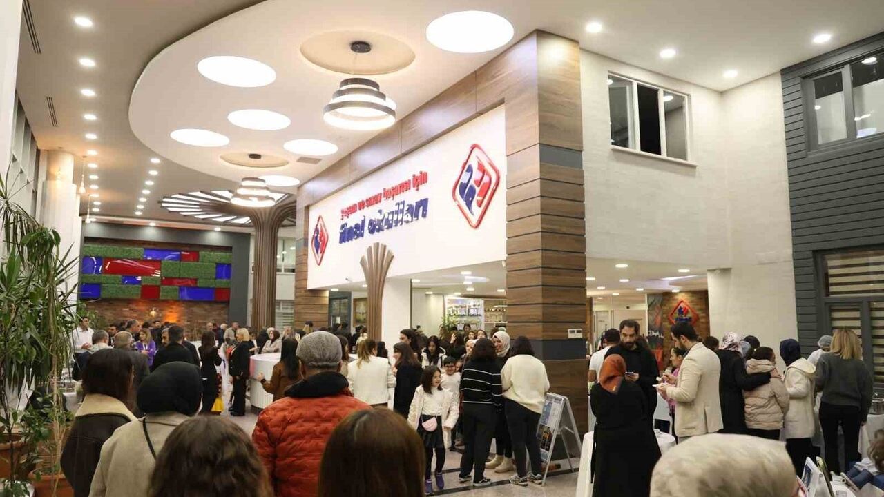 Diyarbakır'da 12.12 Bingöllüler Günü: Bingöl Kültür Şöleni Final Okulları'nda Kutlandı