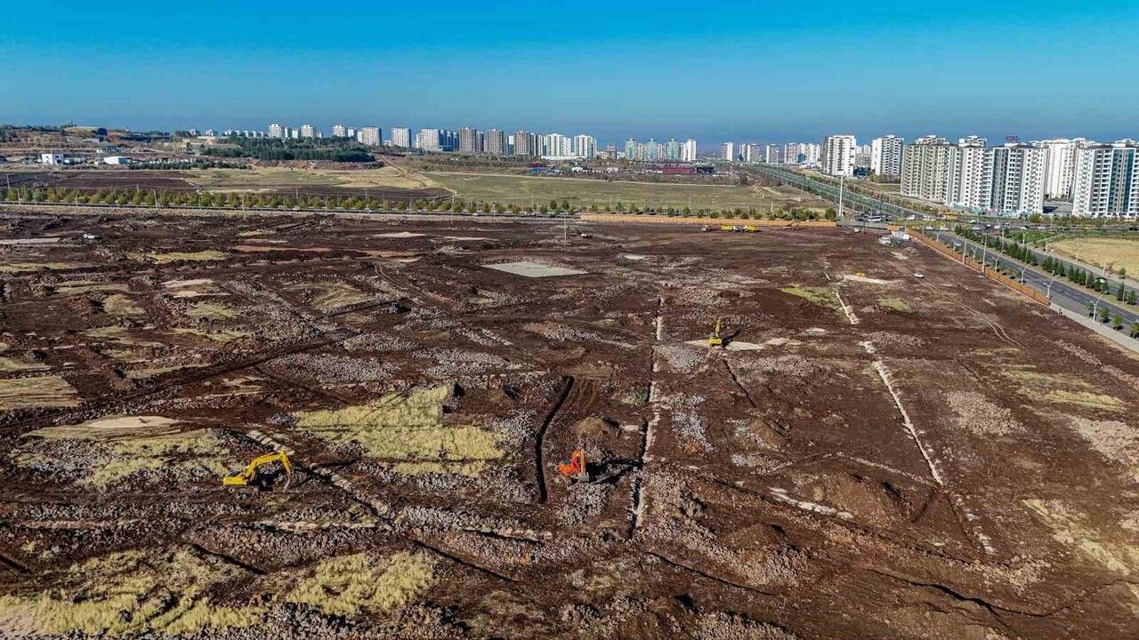 Diyarbakır'da 211.656 m²'lik Mezopotamya Kent Parkı'nda altyapı çalışmaları hızlandı