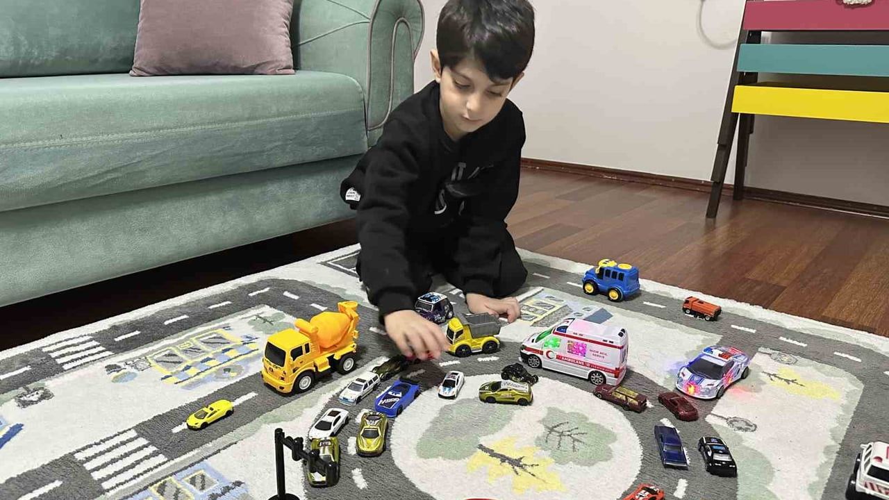 Diyarbakır’da 6 yaşındaki İbrahim Efe’nin oyuncak simülasyonu: Ambulansa fermuar sistemiyle yol verme çağrısı