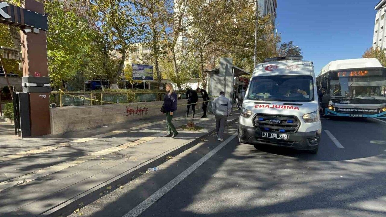 Diyarbakır'da eşi rahatsız edilen kişiye tuzak: Kafede ateş açıldı, şahıs ayağından yaralandı