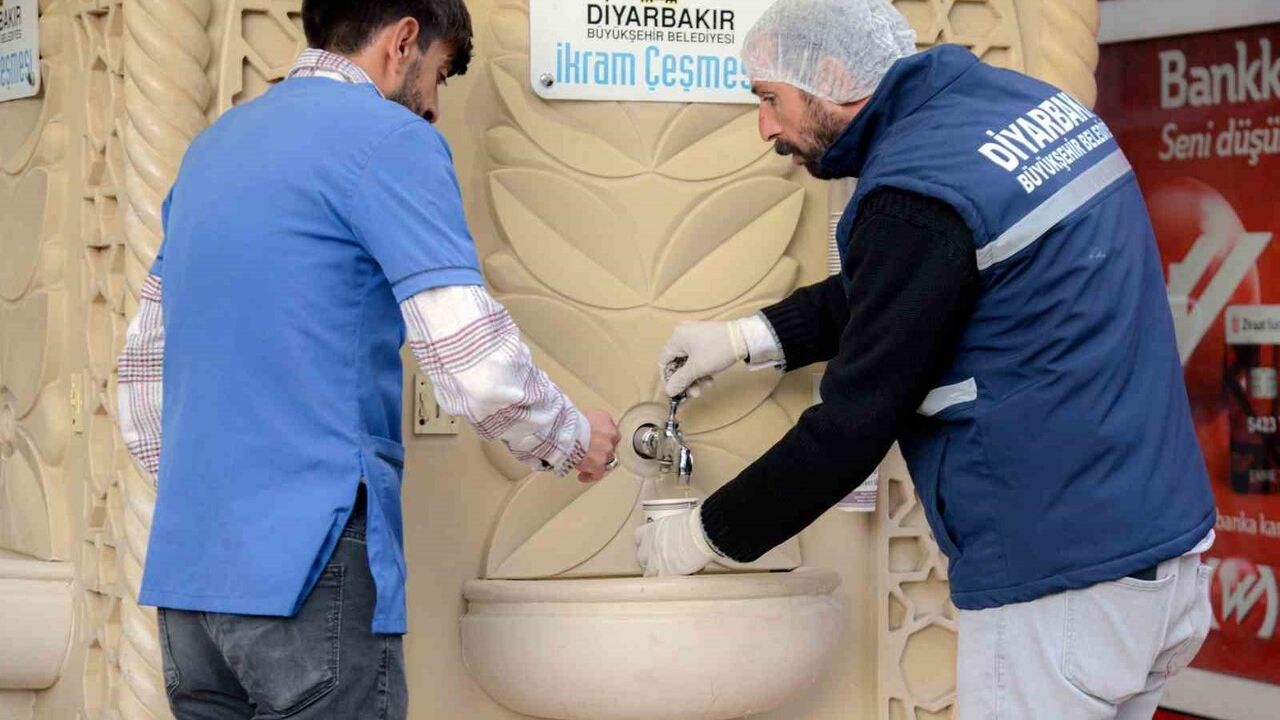Diyarbakır'da ikram çeşmeleriyle hafta içi günde 1.900 kişiye çorba, yazın limonata