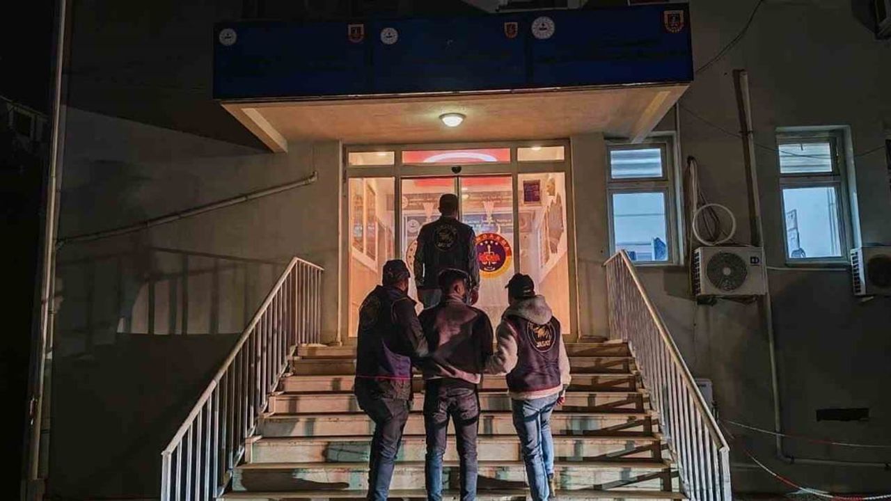 Diyarbakır'da Jandarma Operasyonları: Haklarında Arama Kararı Bulunan 110 Kişi Yakalandı