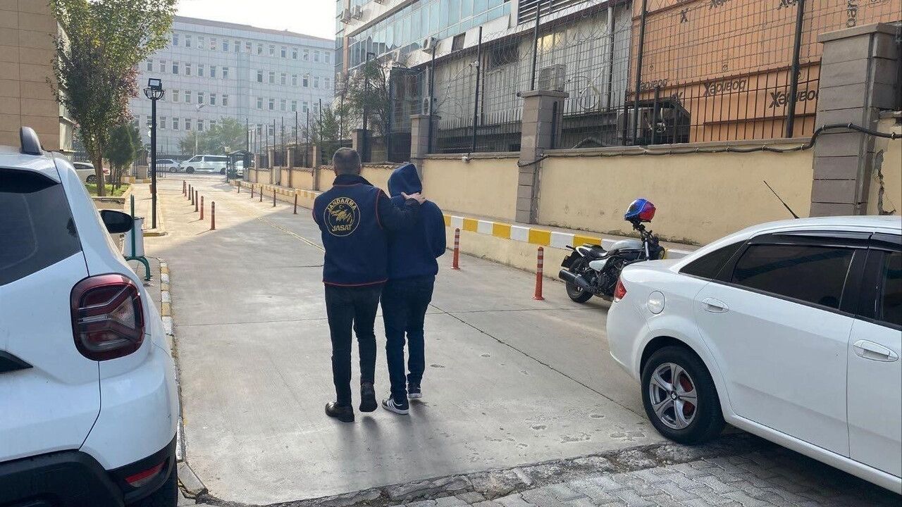 Diyarbakır'da Jandarma Operasyonunda Kesinleşmiş Hapis Cezası Bulunan 76 Kişi Yakalandı