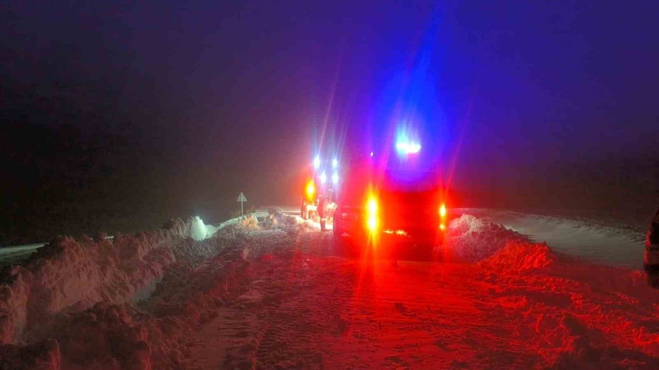 Diyarbakır’da kar yağışı ulaşımı aksattı: 500’den fazla araç çeşitli güzergahlarda mahsur kaldı