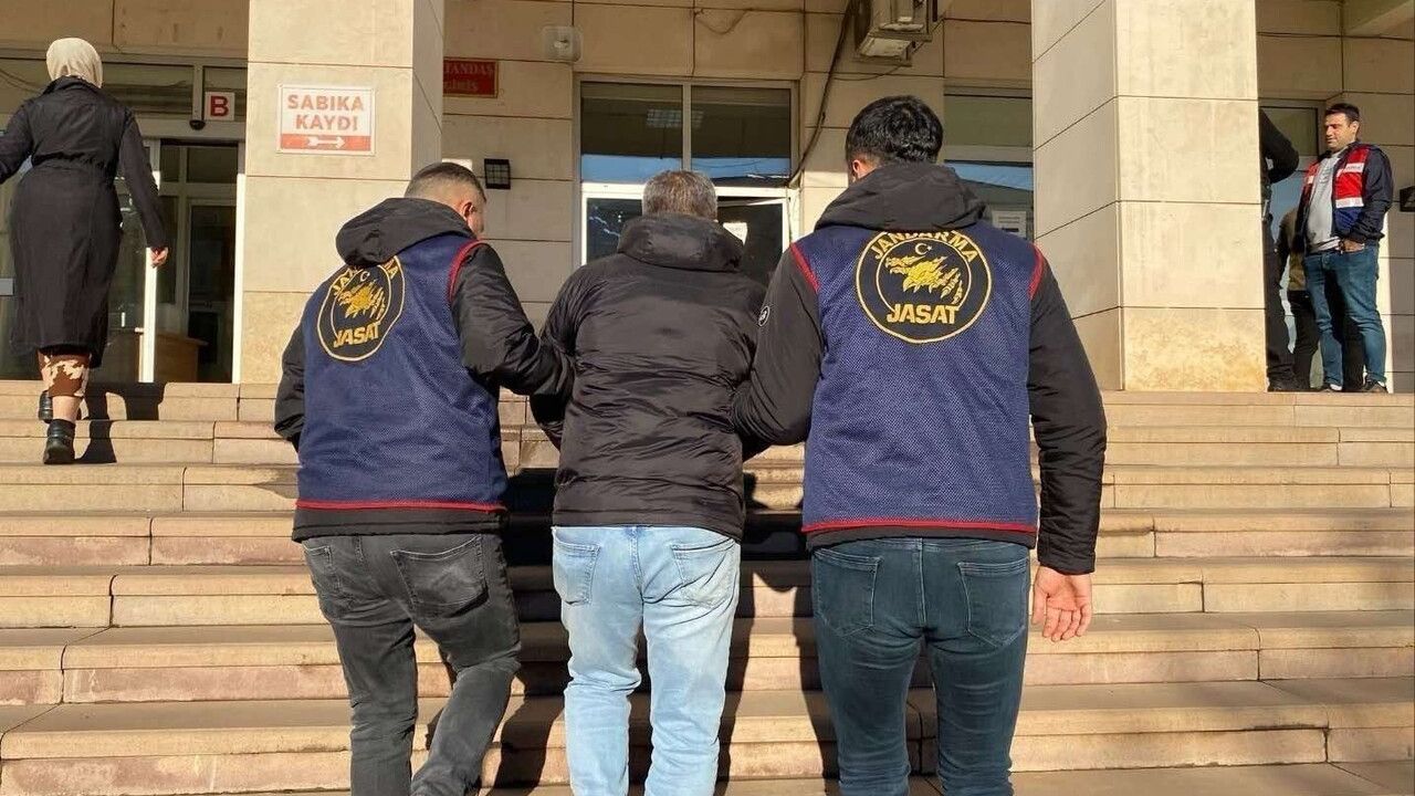 Diyarbakır'da Kesinleşmiş Hapis Cezası Bulunan 120 Kişi Jandarma Operasyonunda Yakalandı