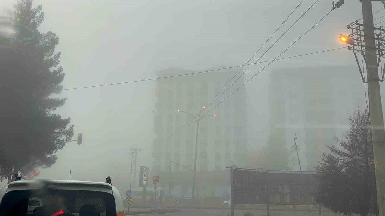 Diyarbakır'da Sabah Sisi Ulaşımı Olumsuz Etkiledi