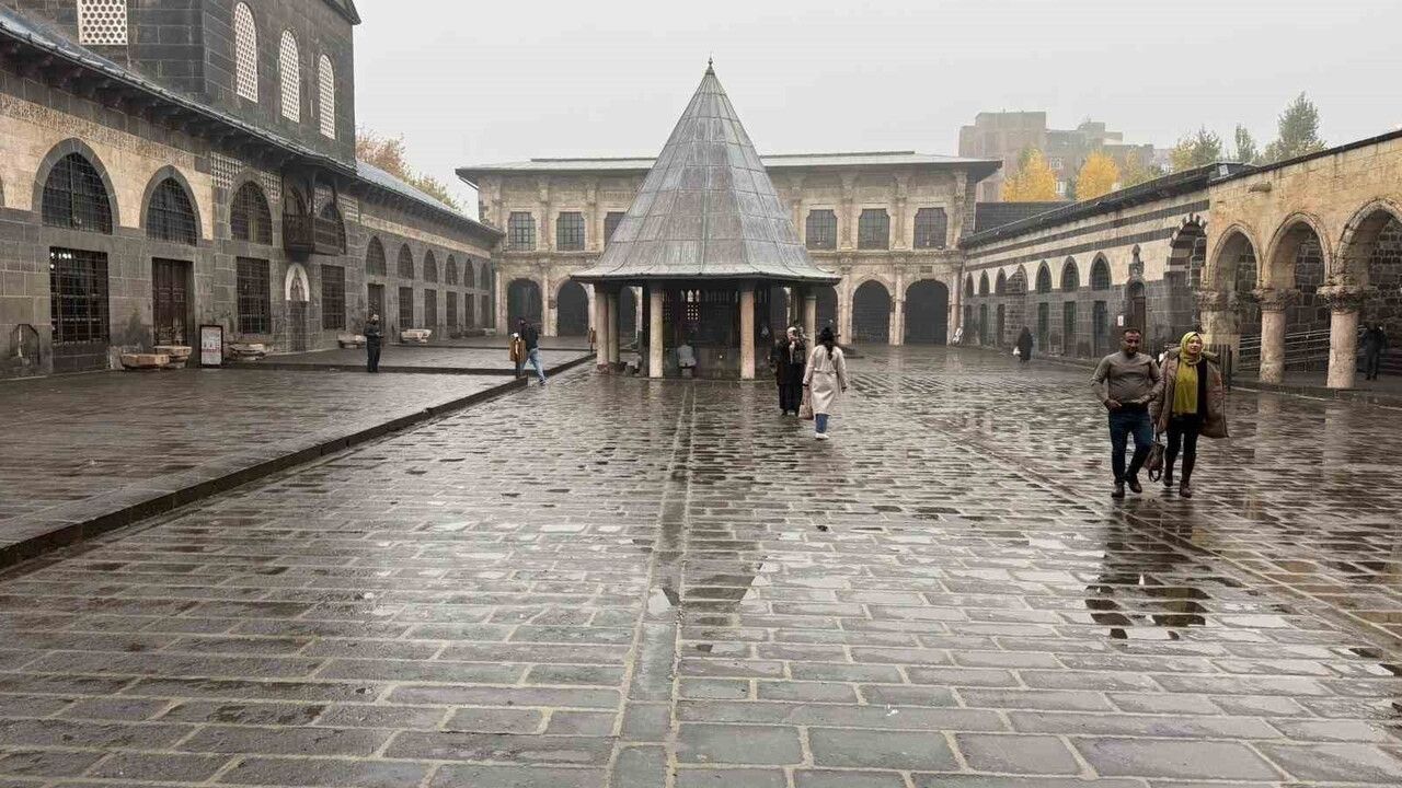 Diyarbakır’da Sabah Sisine Bürünen Tarihi Mekanlar Kartpostallık Görüntüler Oluşturdu