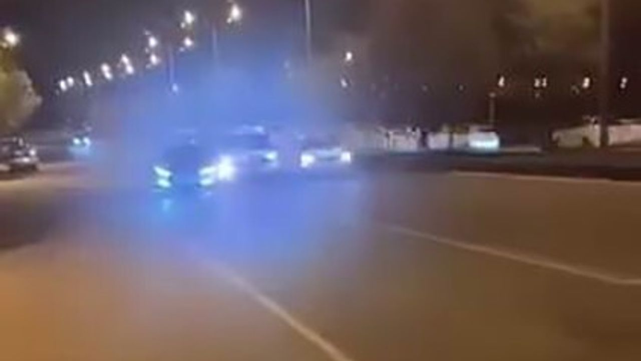 Diyarbakır'da üç aracın karıştığı zincirleme kaza cep telefonu kamerasına yansıdı