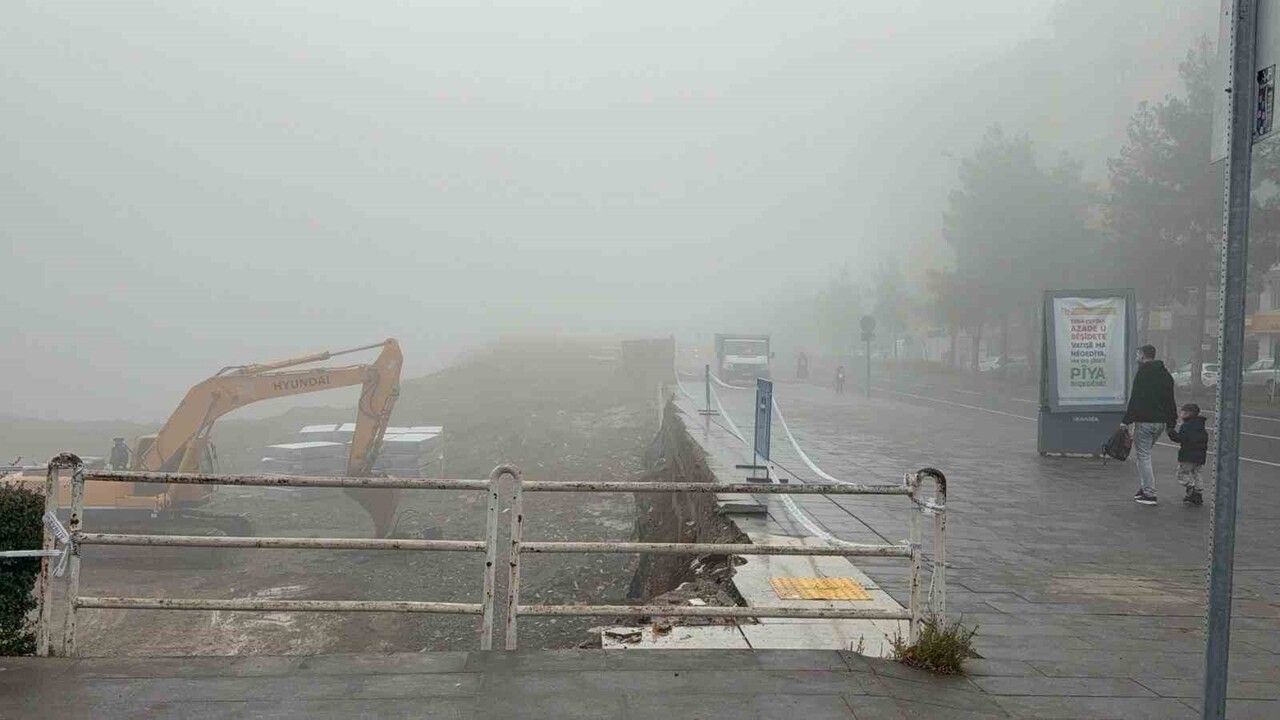 Diyarbakır'da yoğun sis ulaşımı zorlaştırdı: görüş mesafesi 20 metreye düştü