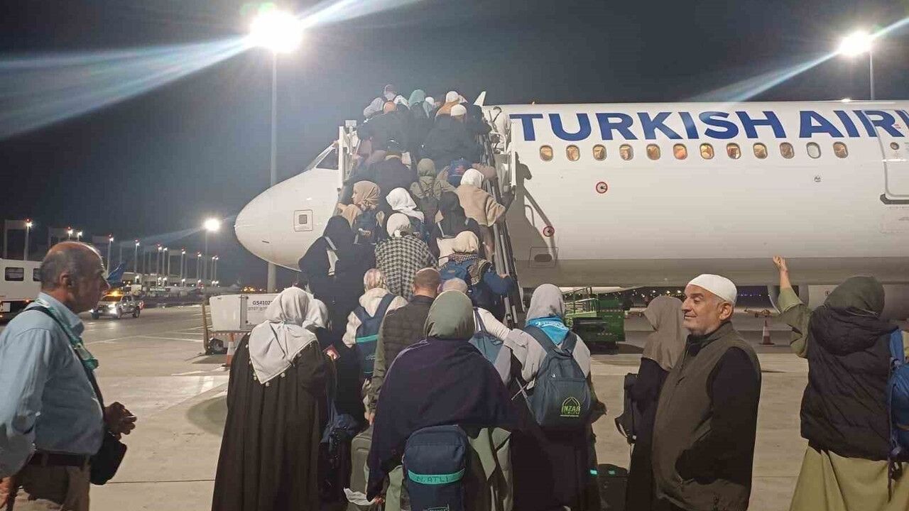 Diyarbakır’dan 80 Kişilik Umre Kafilesi Yurda Döndü