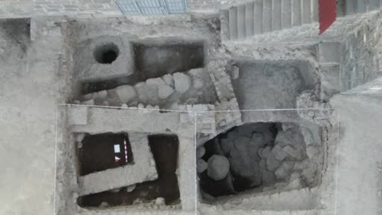 Diyarbakır İçkale Artuklu Sarayı'nda 100 Yıldır Toprak Altında Kalan 1.35 m Yüksekliğinde Sur Parçası Gün Yüzüne Çıkarıldı