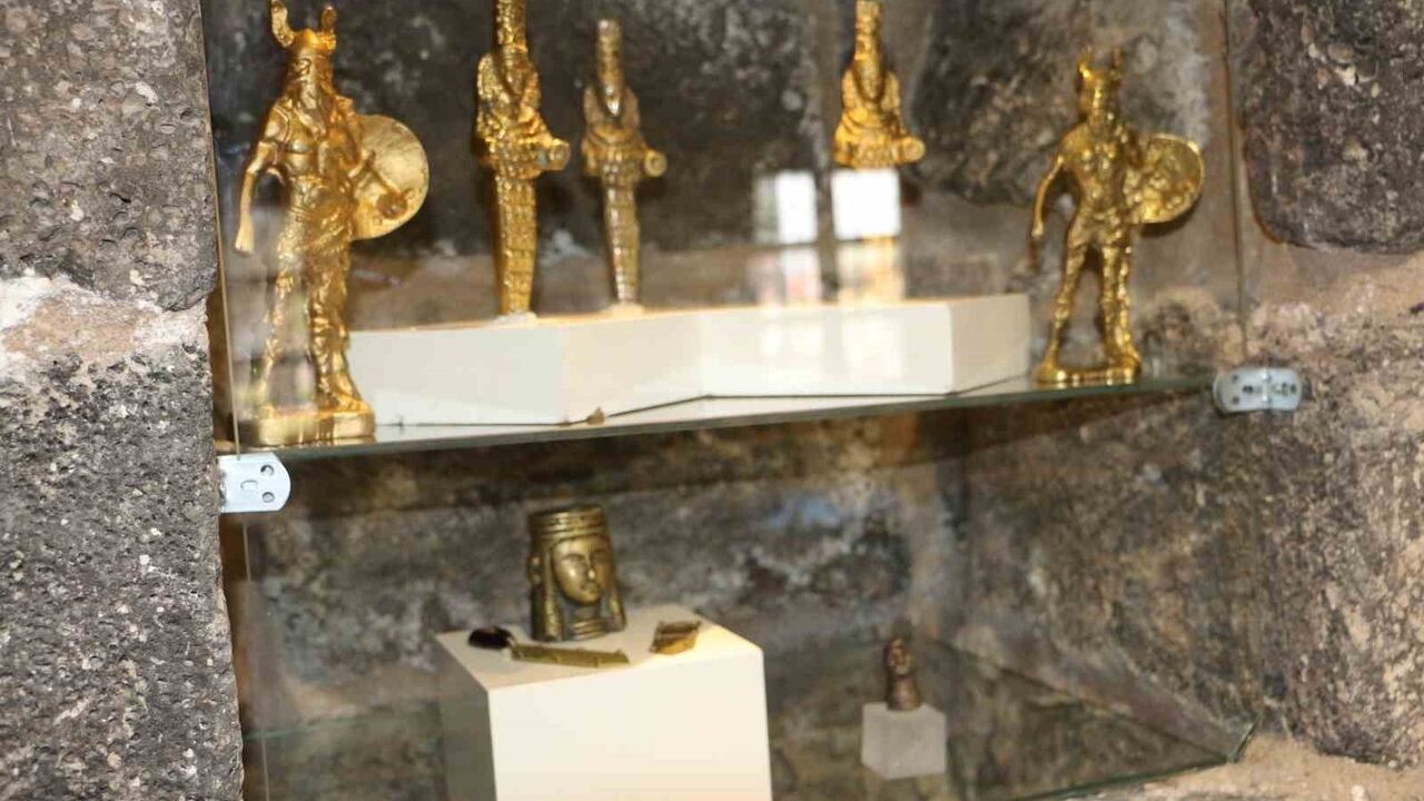 Diyarbakır İçkale Müzesi’nde 593 sahte tarihi eser tematik sergide