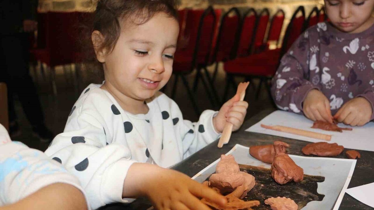 Diyarbakır İçkale Müzesi’nde Çocuk Atölyesi: Kilden Eser Üretip Müzede Sergileme İmkanı