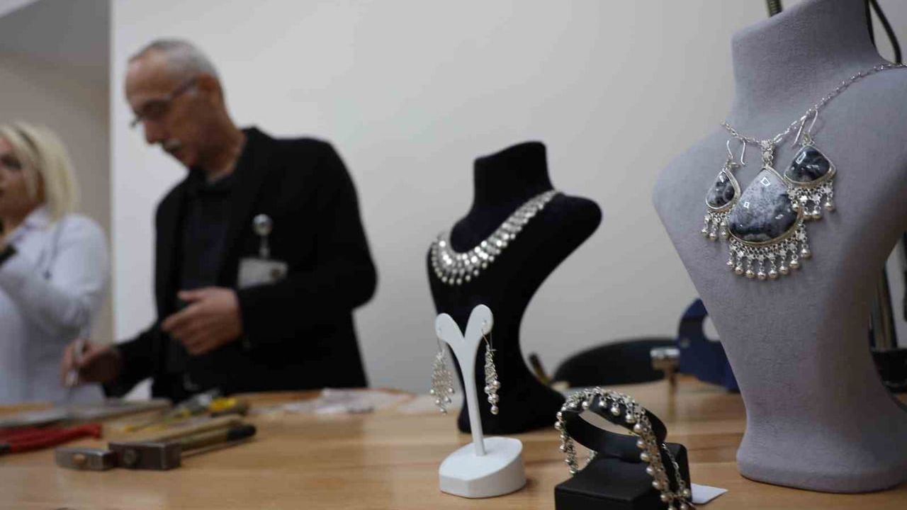 Diyarbakır'ın 57 yıllık kuyumculuk hafızası öğretmenlerle buluştu