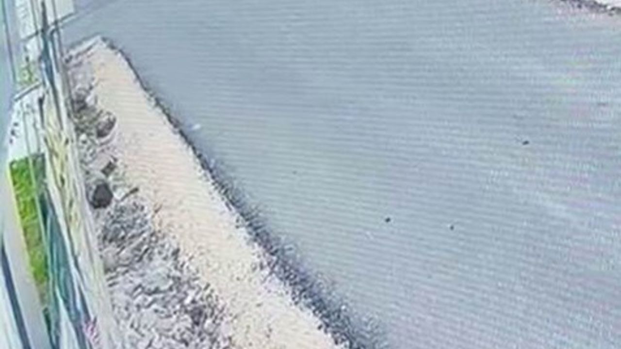 Diyarbakır Kayapınar'da iki ticari taksi kavşakta çarpıştı, iki şoför hafif yaralandı