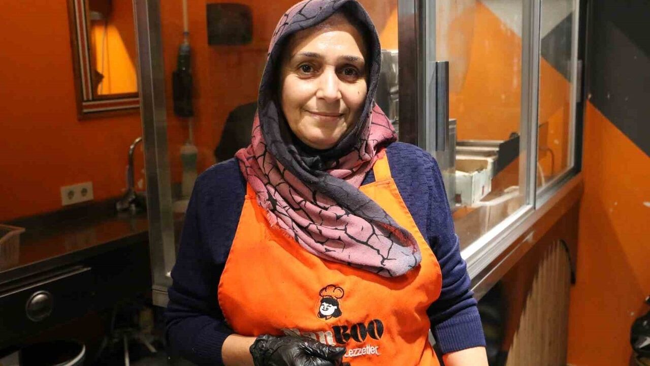 Diyarbakır Kayapınar'da yalnızca kadınların çalıştığı fastfood işletmesi