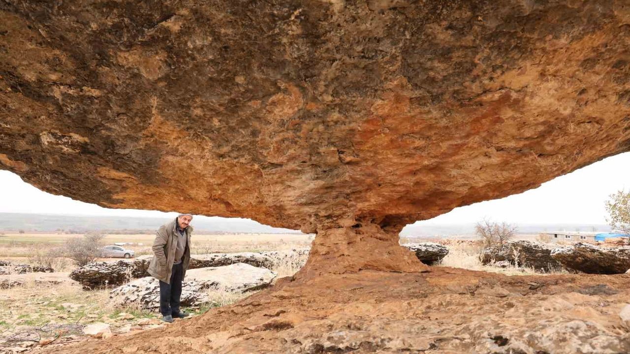 Diyarbakır Kocaköy’de ‘Mantar Kaya’: Buzul Çağı Kalıntısı Olarak Değerlendiriliyor