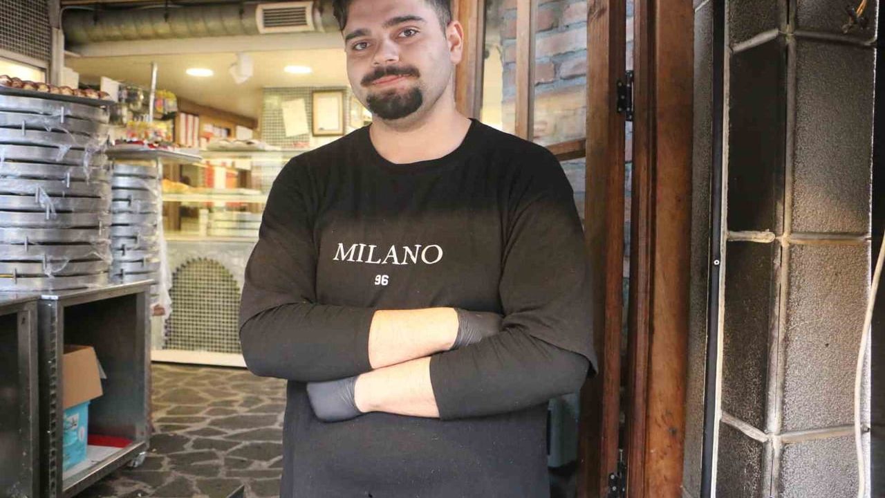 Diyarbakır Sur'da turistlerin ilgisini çeken Lübnan künefesi: Hacıbaba Pastaneleri'nde günlük 60-70 tepsi satış