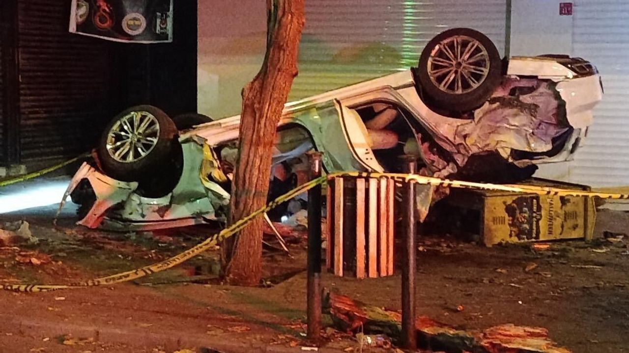 Diyarbakır Yenişehir'de takla atan otomobilde 1 kişi hayatını kaybetti, 1 kişi yaralandı