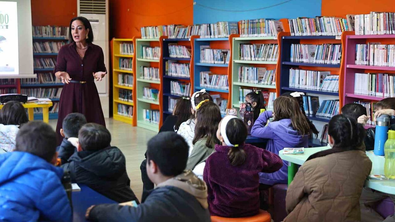 Doğan Hızlan Kütüphanesi’nde Burcu Bahar ile Okuma-Yazma Atölyesi ve İmza Günü